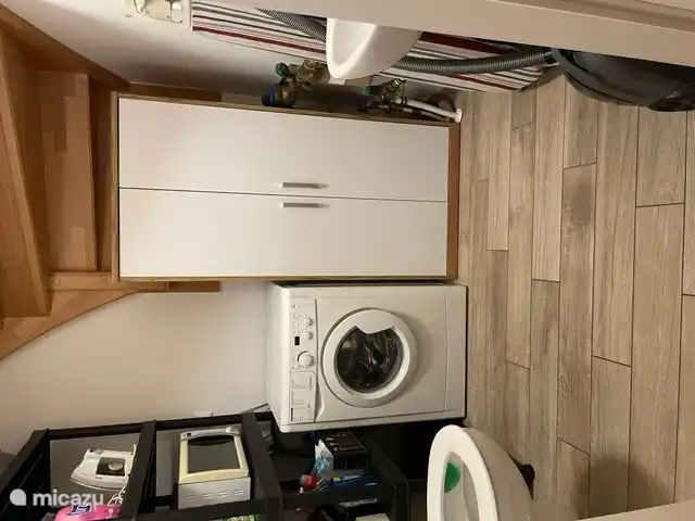 Toilettes et buanderie au rez-de-chaussée