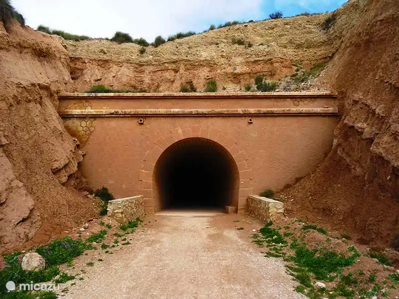 Mountainbiken durch Tunnel