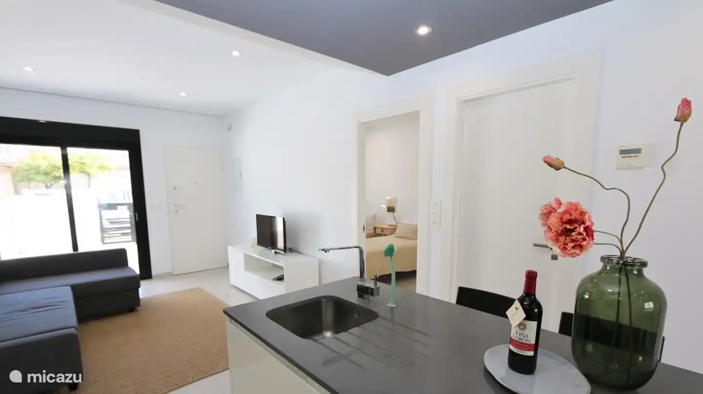 Luxuriöses Ecksofa mit allen TV-Kanälen