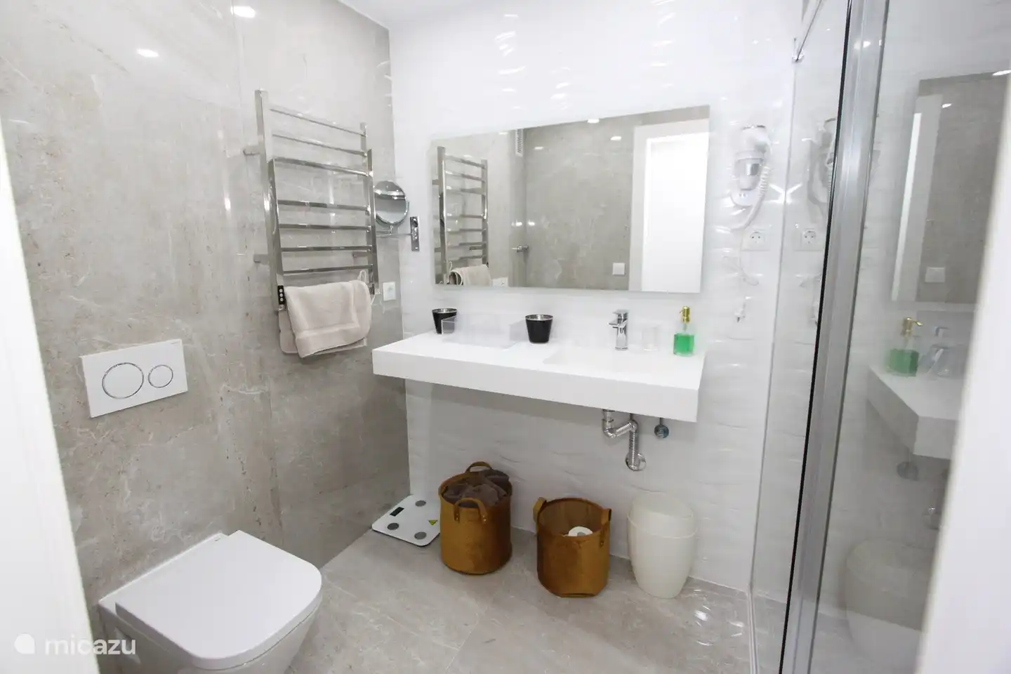 Das Badezimmer im Schlafzimmer