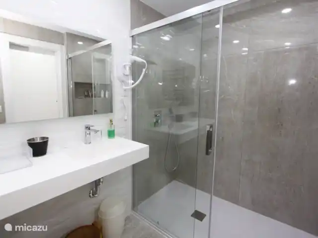 Casa Boa Vida | Espagne, Costa Blanca, El Campello - appartement La salle de bain de la chambre parentale
