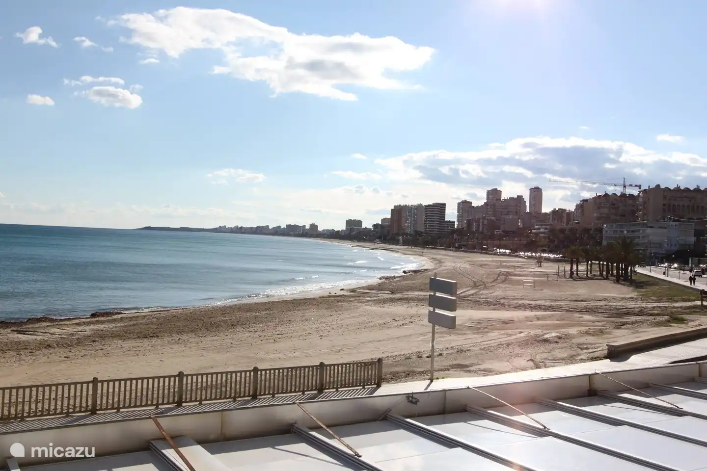 Überqueren Sie die Straße und Sie sind am Strand