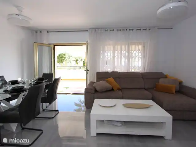 Casa Boa Vida | Espagne, Costa Blanca, El Campello - appartement Le salon donnant sur la terrasse