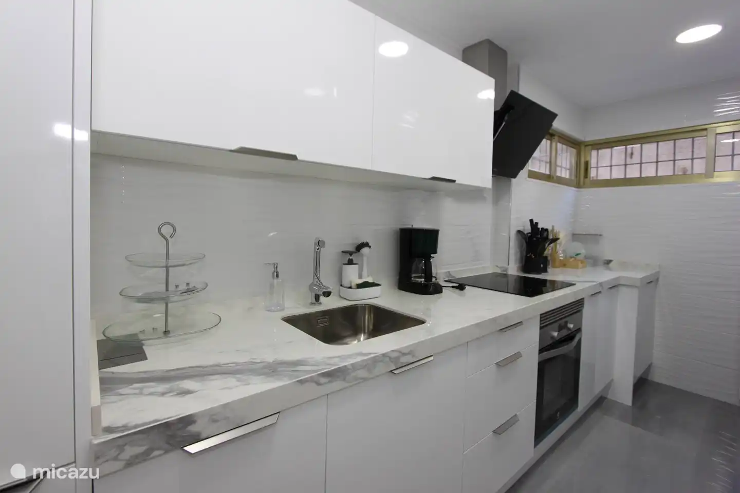 Die Küche in Kombination mit der Waschküche