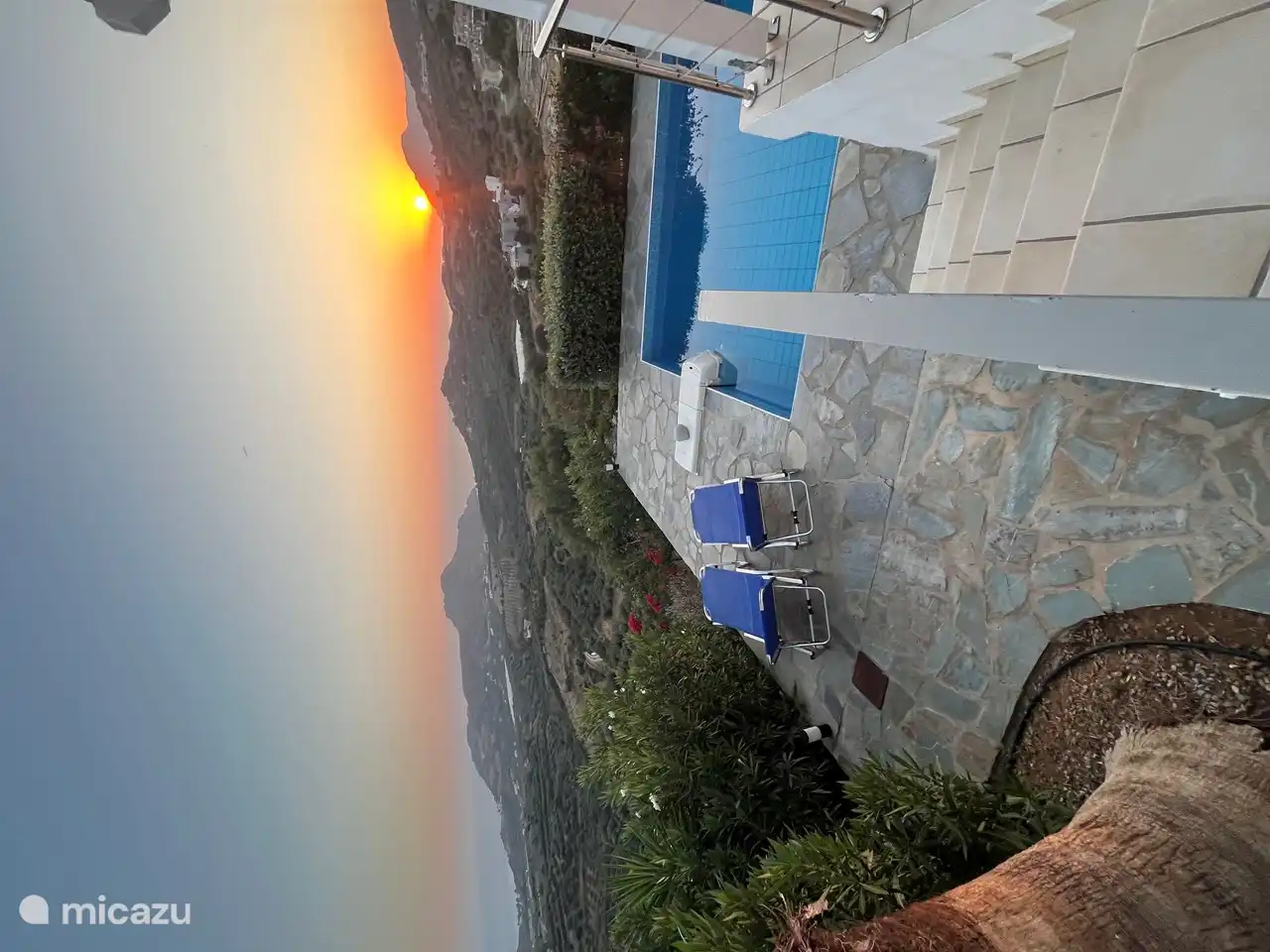 Für den privaten Swimmingpool wird Wasser aus den Bergen verwendet. Vom Pool aus hat man einen tollen Blick über die Bucht von Plakias und Damnoni.