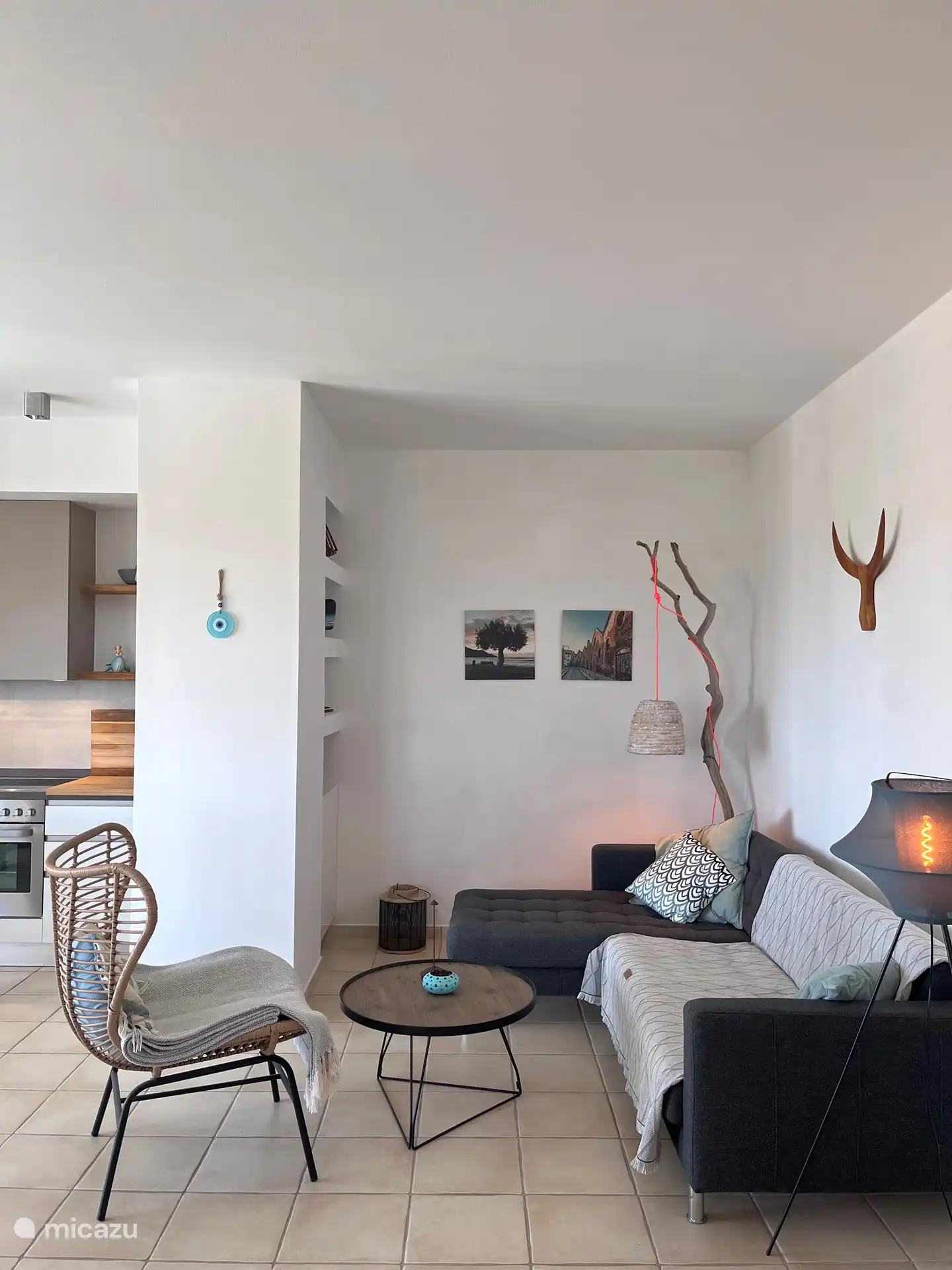 Der geräumige Sitzbereich ermöglicht es Ihnen, bequem drinnen zu sitzen und die Aussicht zu genießen.