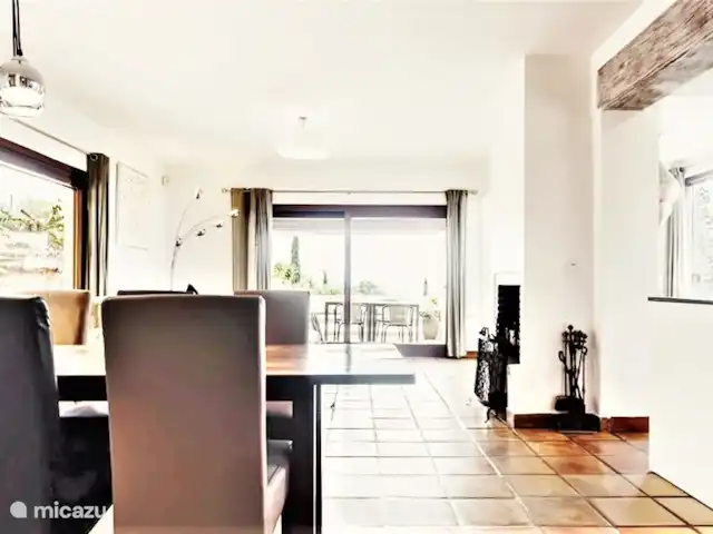 Villa la Sella | Espagne, Costa Blanca, Dénia - villa La lumière entre dans le séjour et la salle à manger par 4 grandes fenêtres.