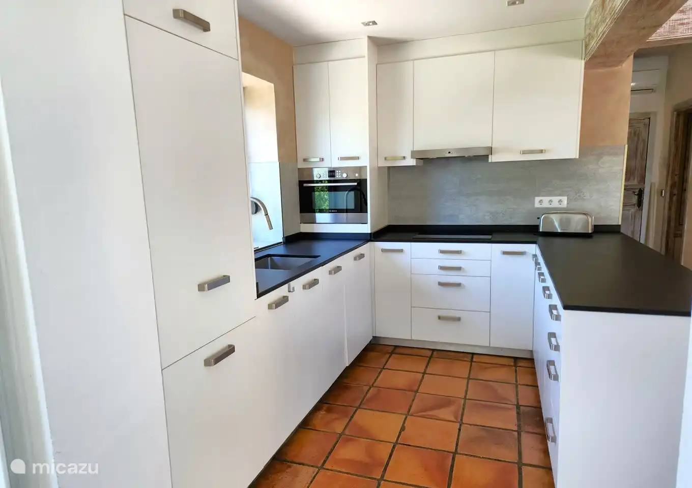 Cocina moderna y electrodomésticos