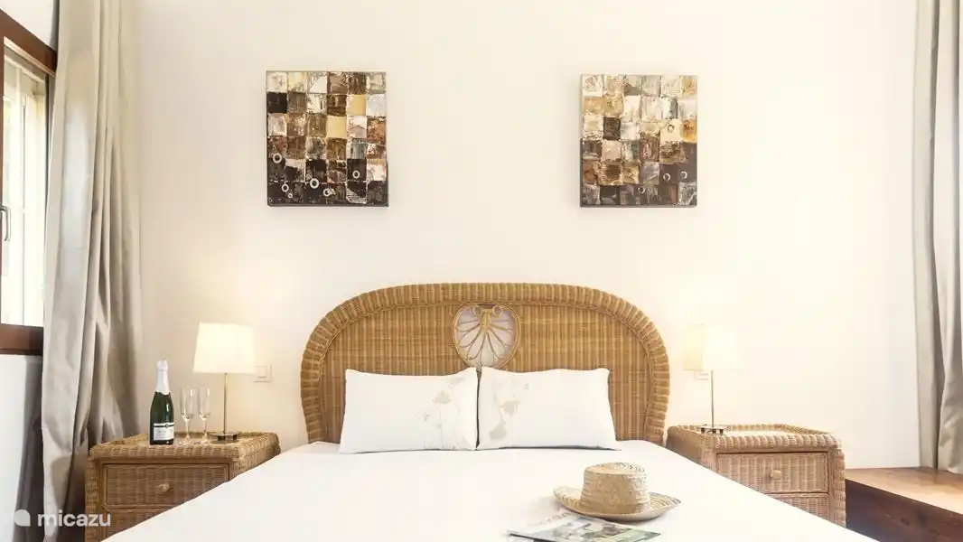 Dormitorio 2, con cama king size o 2 camas individuales.