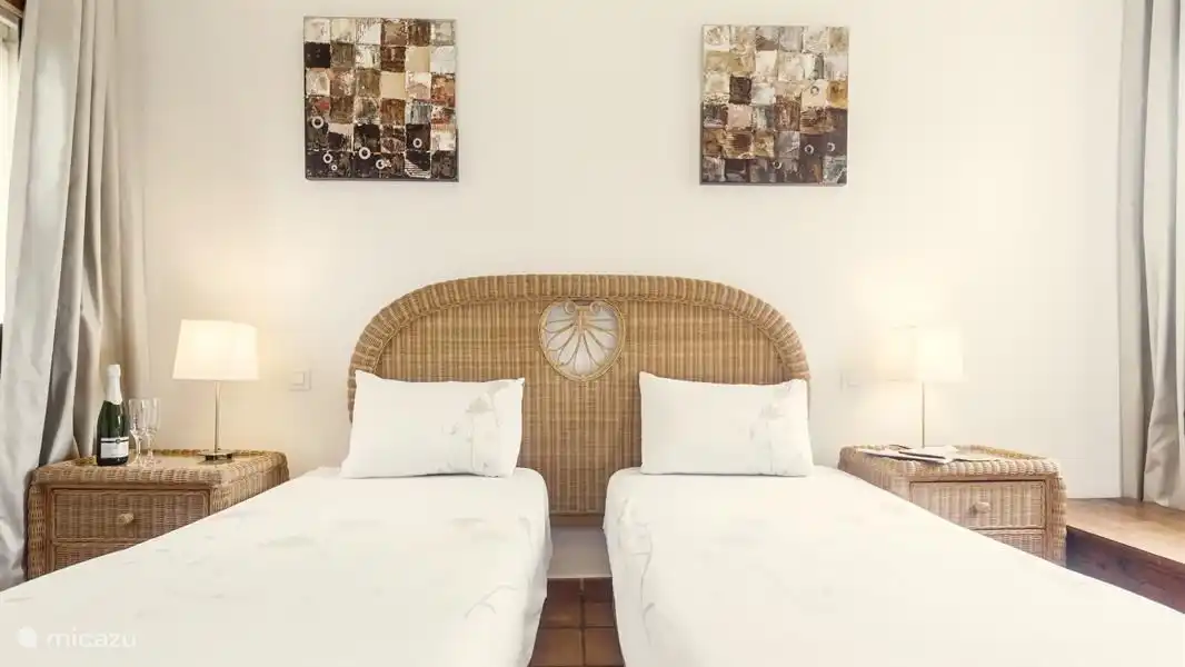 Dormitorio 2, con cama king size o 2 camas individuales.