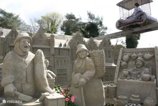 Sandskulpturen bei Garderen, siehe Umwelttipps zum Standort.