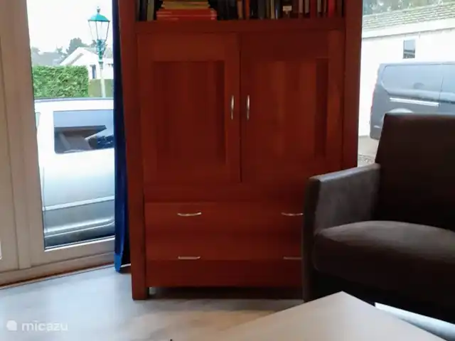 Chalet Putten en Países Bajos, Güeldres, Putten - chalet Acogedor salón con TV, internet y reproductor de DVD.