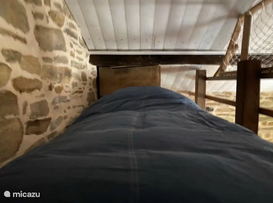 2 lits simples au sol