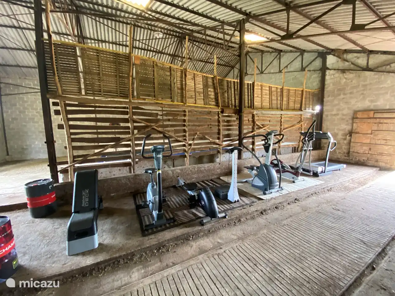 Salle de fitness disponible