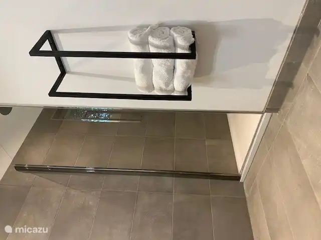 Comprend de grandes serviettes