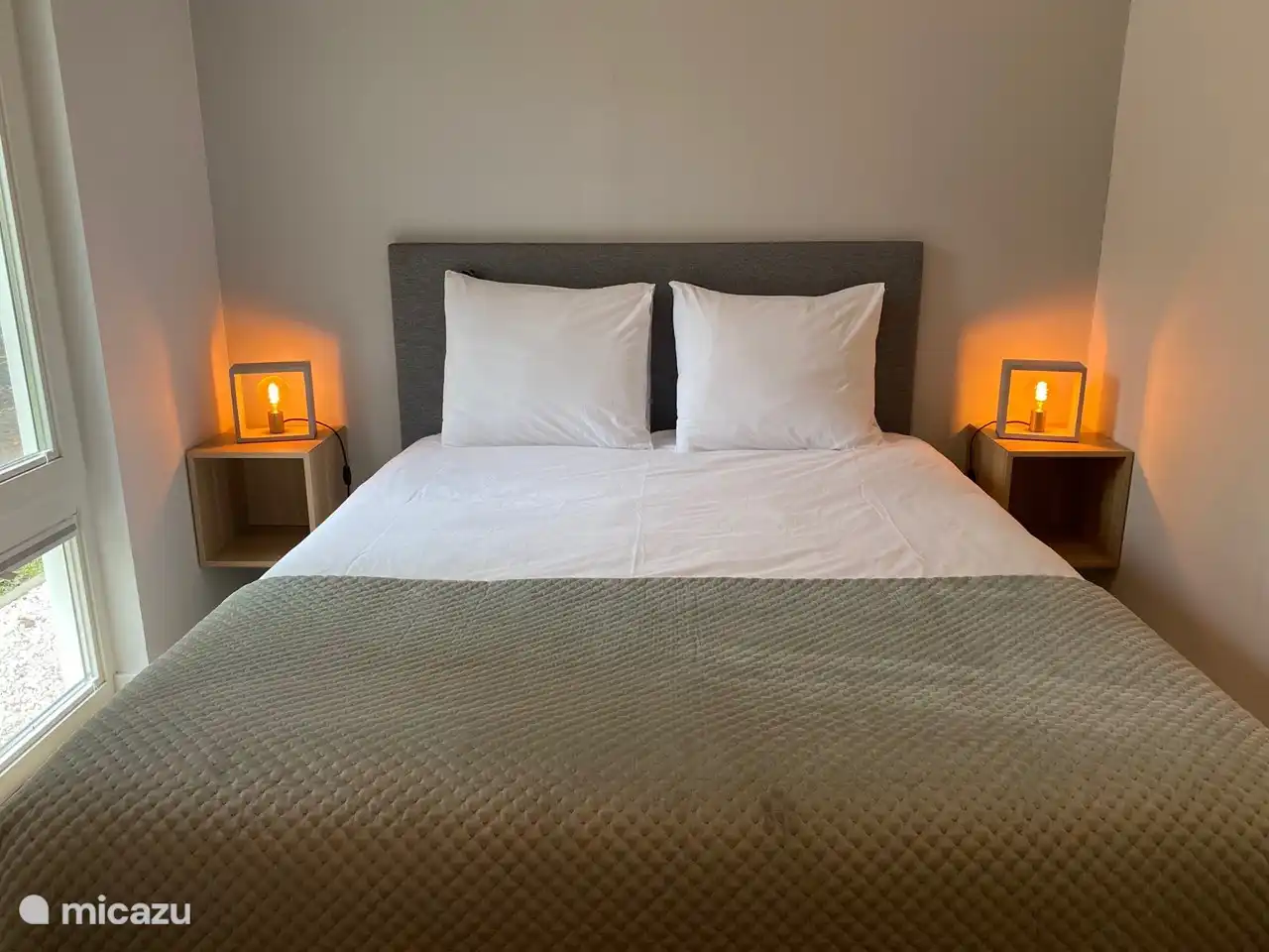 Chambre 1 avec sommier