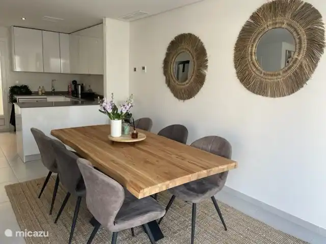 Salle à manger et cuisine