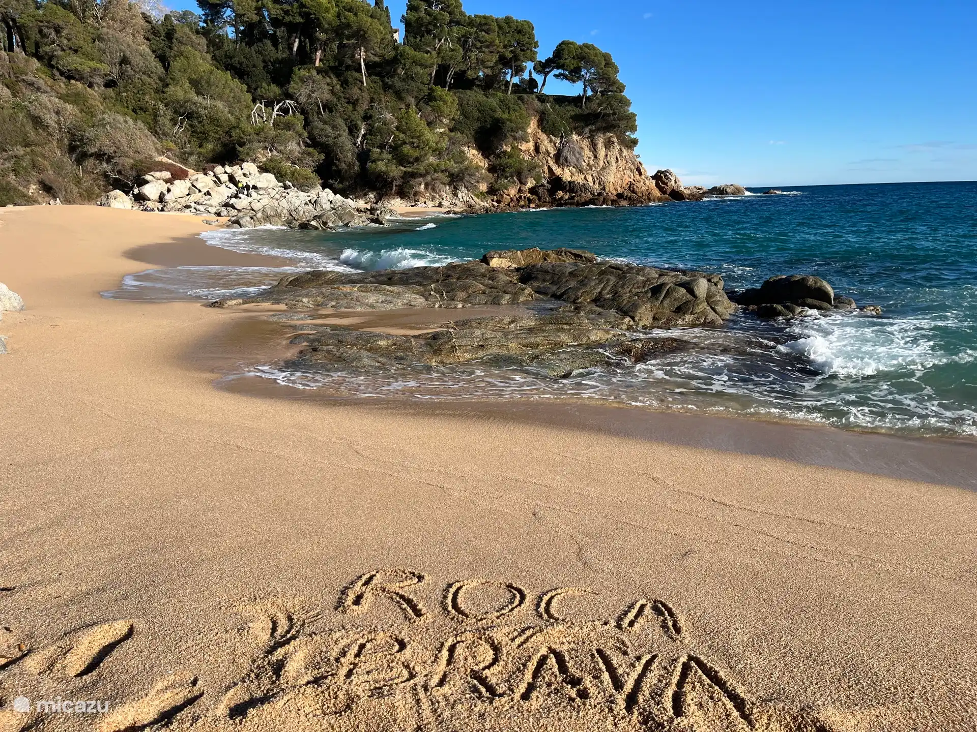 ¡Disfruta de la Costa Brava con una estancia en Villa Roca Brava! 