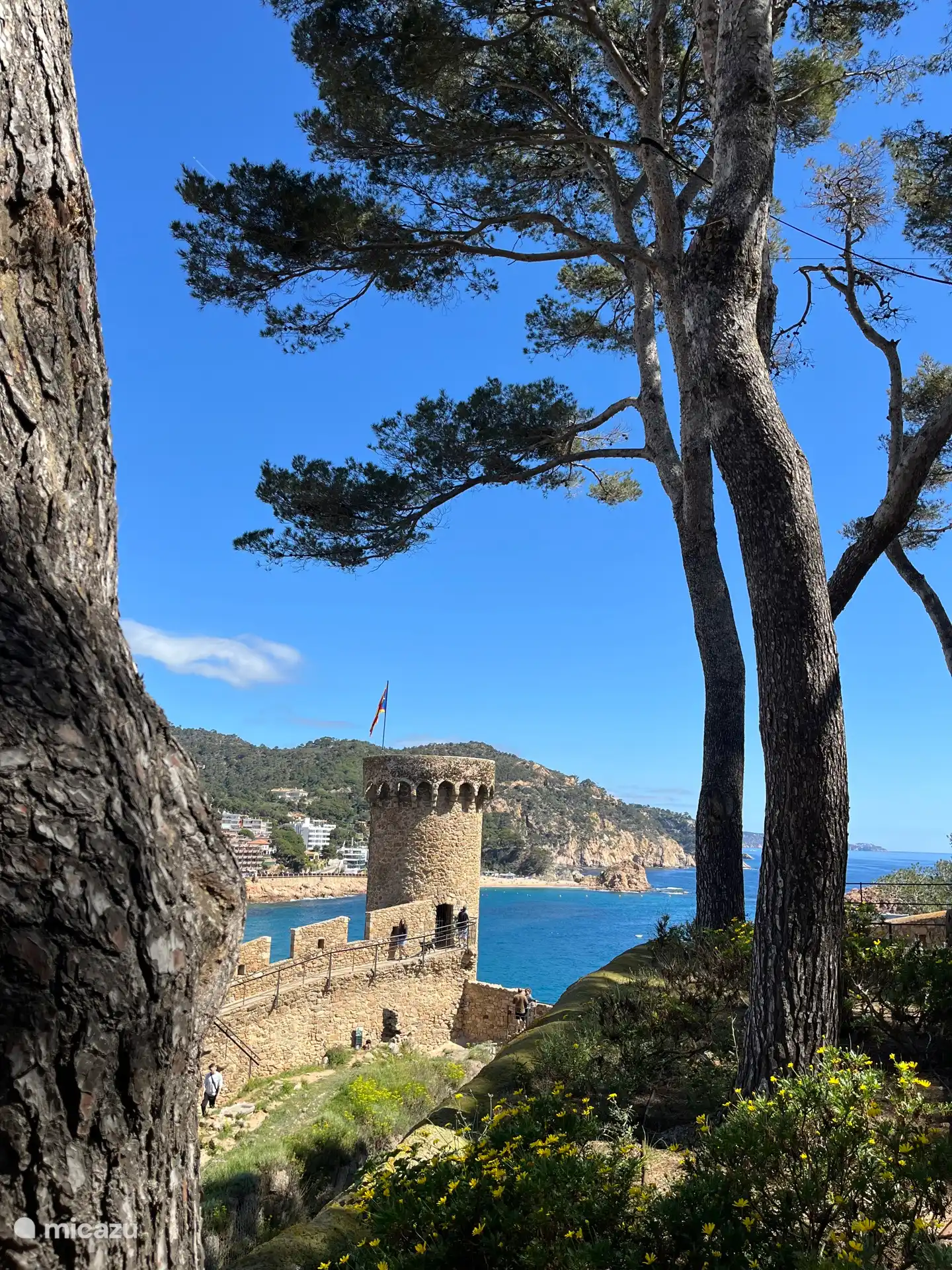 La pintoresca Tossa de Mar, a unos 15 minutos en coche de Villa Roca Brava