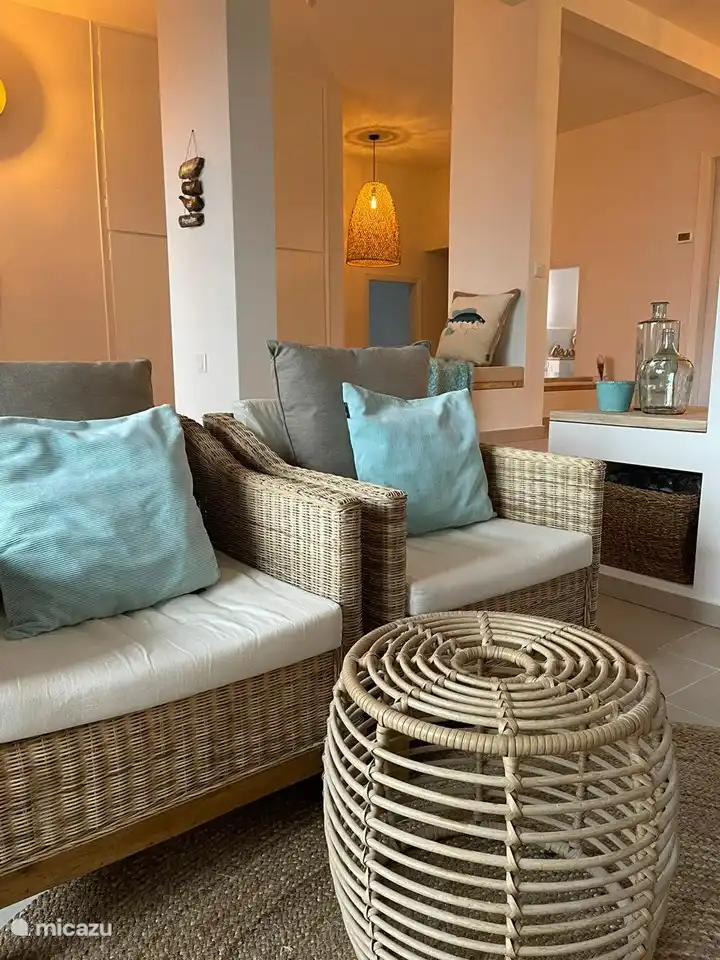 relajarse en la sala de estar