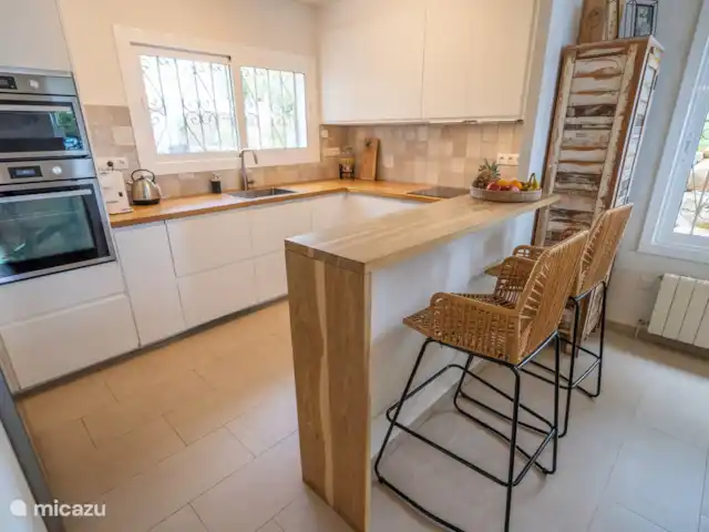 villa huren in Spanje, Costa Brava, Lloret de Mar – Villa Roca Brava Royale keuken waar je uitgebreid kunt kokkerellen