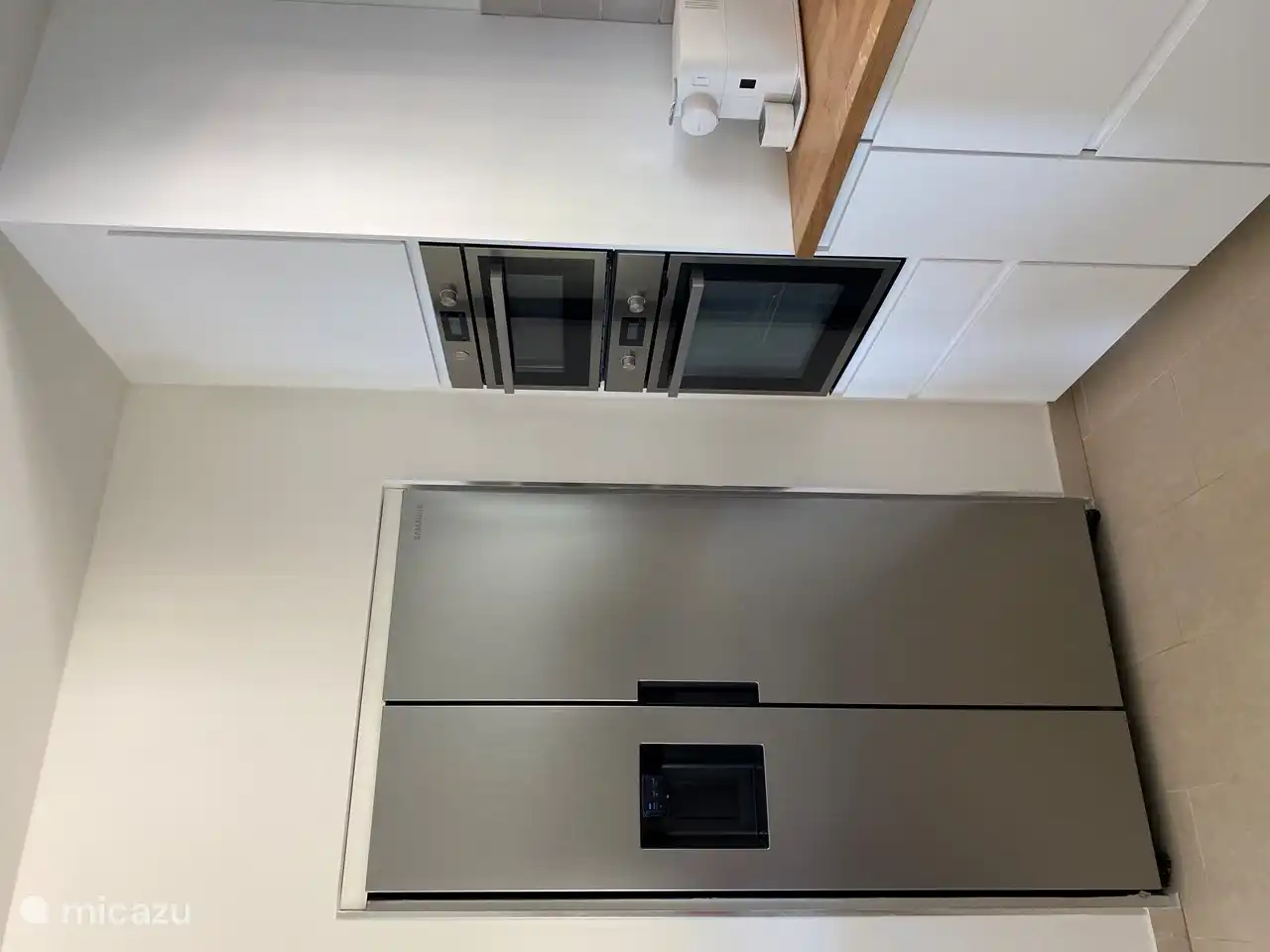 Frigorífico americano y cafetera Nespresso