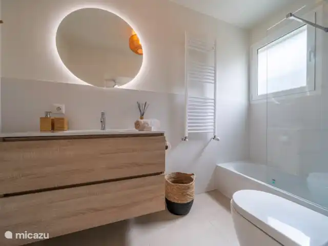 villa huren in Spanje, Costa Brava, Lloret de Mar – Villa Roca Brava Badkamer master bedroom