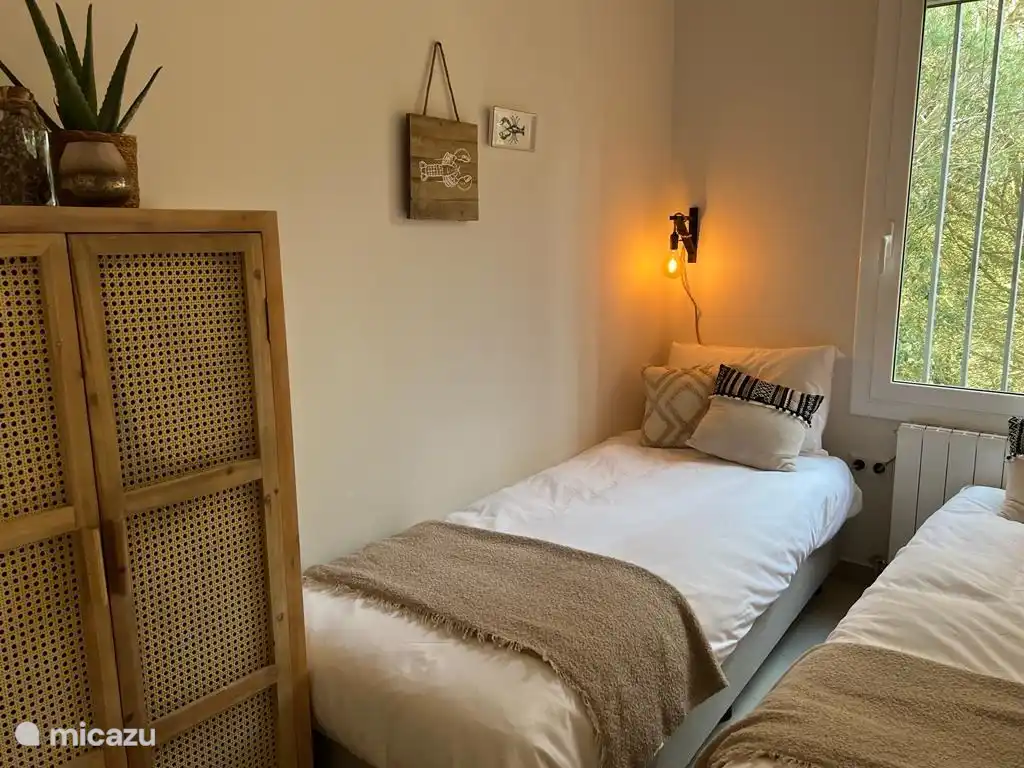 Dormitorio langosta con 2 camas individuales