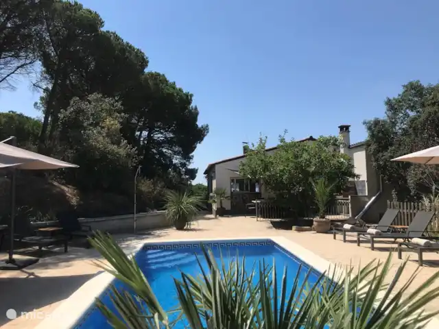 villa huren in Spanje, Costa Brava, Lloret de Mar – Villa Roca Brava eindeloos zwemplezier of lekker dobberen op een luchtbedje