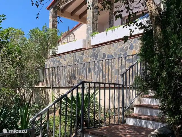 villa huren in Spanje, Costa Brava, Lloret de Mar – Villa Roca Brava Trap aan voorzijde