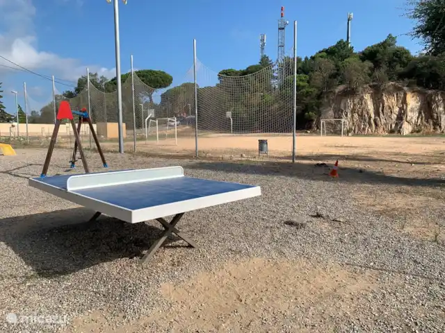 villa huren in Spanje, Costa Brava, Lloret de Mar – Villa Roca Brava Tafeltennis, voetbal, basketbal, speeltuin op 200 meter afstand van Villa Roca Brava