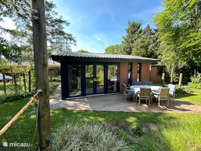 Le renard de la forêt | Pays-Bas, Gueldre, Wells - maison de vacances Châssis avec double vitrage et portes coulissantes avec moustiquaire.
