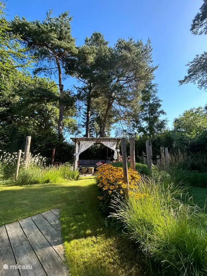 Sitzecke im Waldgarten