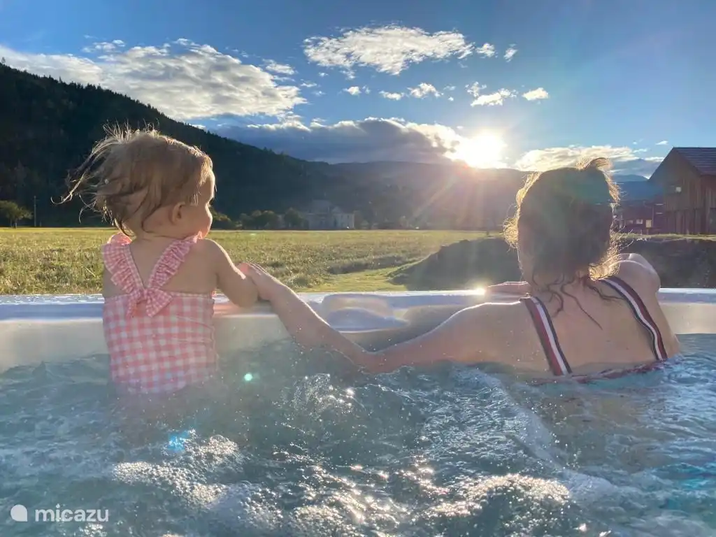 Bañera de hidromasaje con vistas al valle