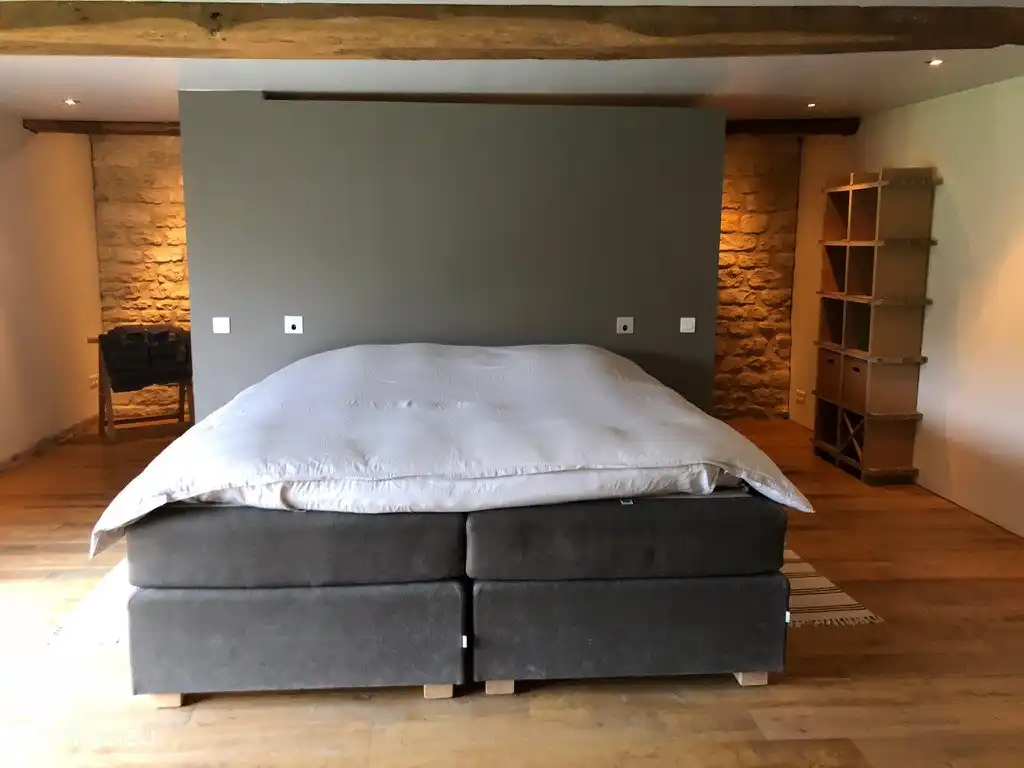 Rec&#225;mara principal con vista al jard&#237;n