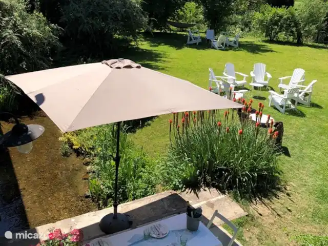 Le moulin à eau de Tourteron | France, Ardennes françaises , Tourteron - moulin Déjeuner sur le pont au-dessus du ruisseau. C'était, après tout, un moulin à eau.
