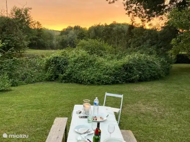 Le moulin à eau de Tourteron | France, Ardennes françaises , Tourteron - moulin dîner avec vue et soleil du soir