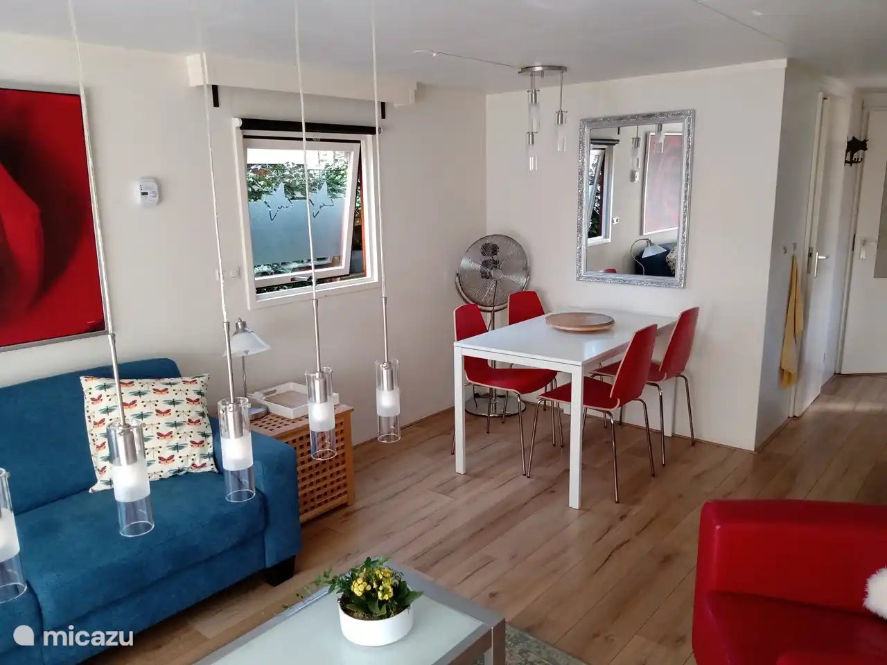 Ein schönes gemeinsames Essen oder ein Spiel am Esstisch ist natürlich auch möglich. Die Spiele sind verfügbar..