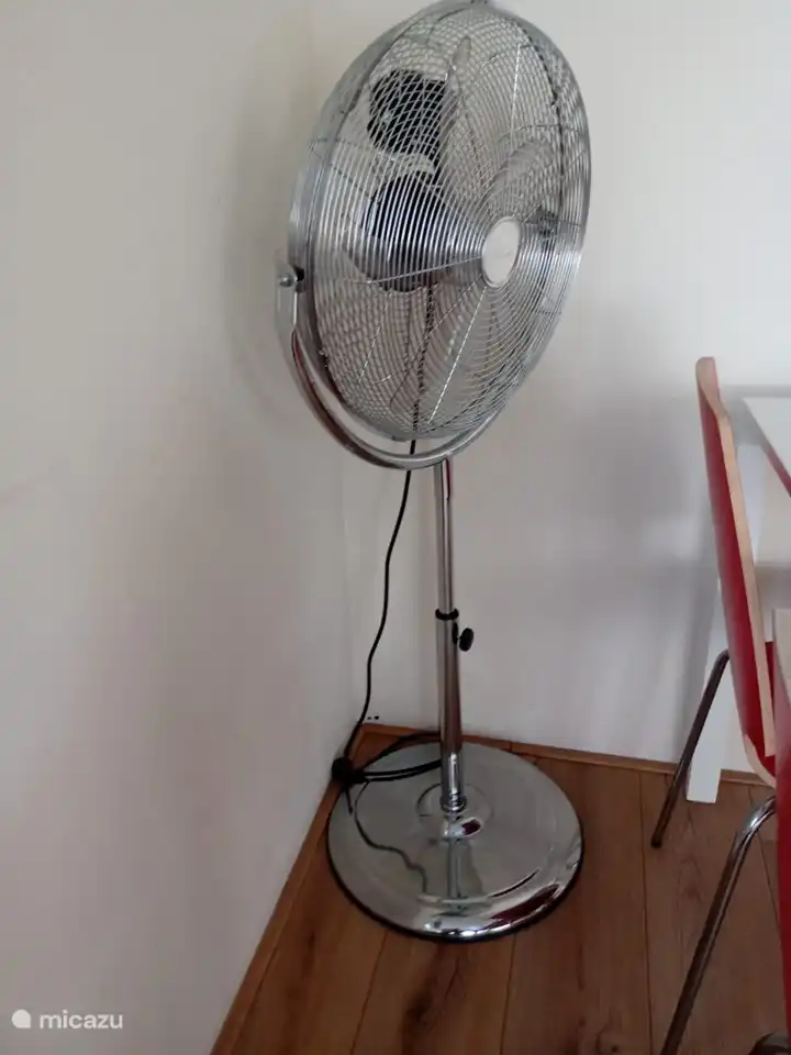 Der Ventilator sorgt immer für frischen Wind, wenn Sie oder Sie es wollen..