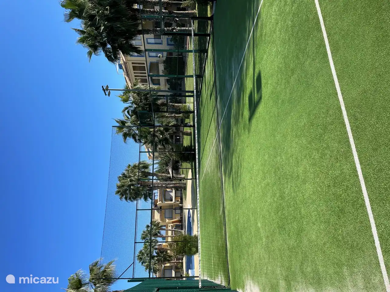 Pista de padel en el complejo
