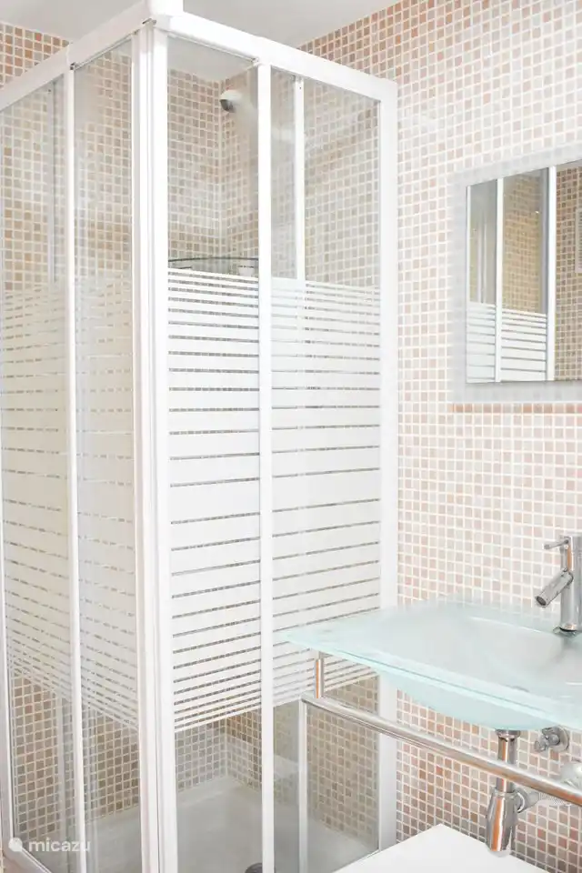 Cuarto de baño 1 con ducha y WC