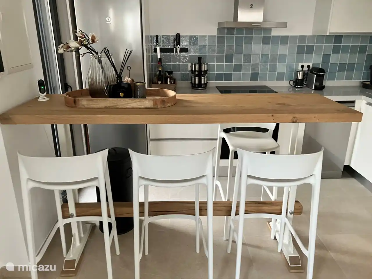 Bar avec 4 tabourets