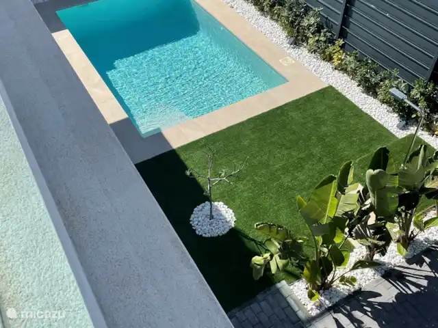 Vistabella Golf Casa Sueno | Espagne, Costa Blanca, Orihuela - maison de vacances Piscine privée avec gazon (artificiel) et douche extérieure.