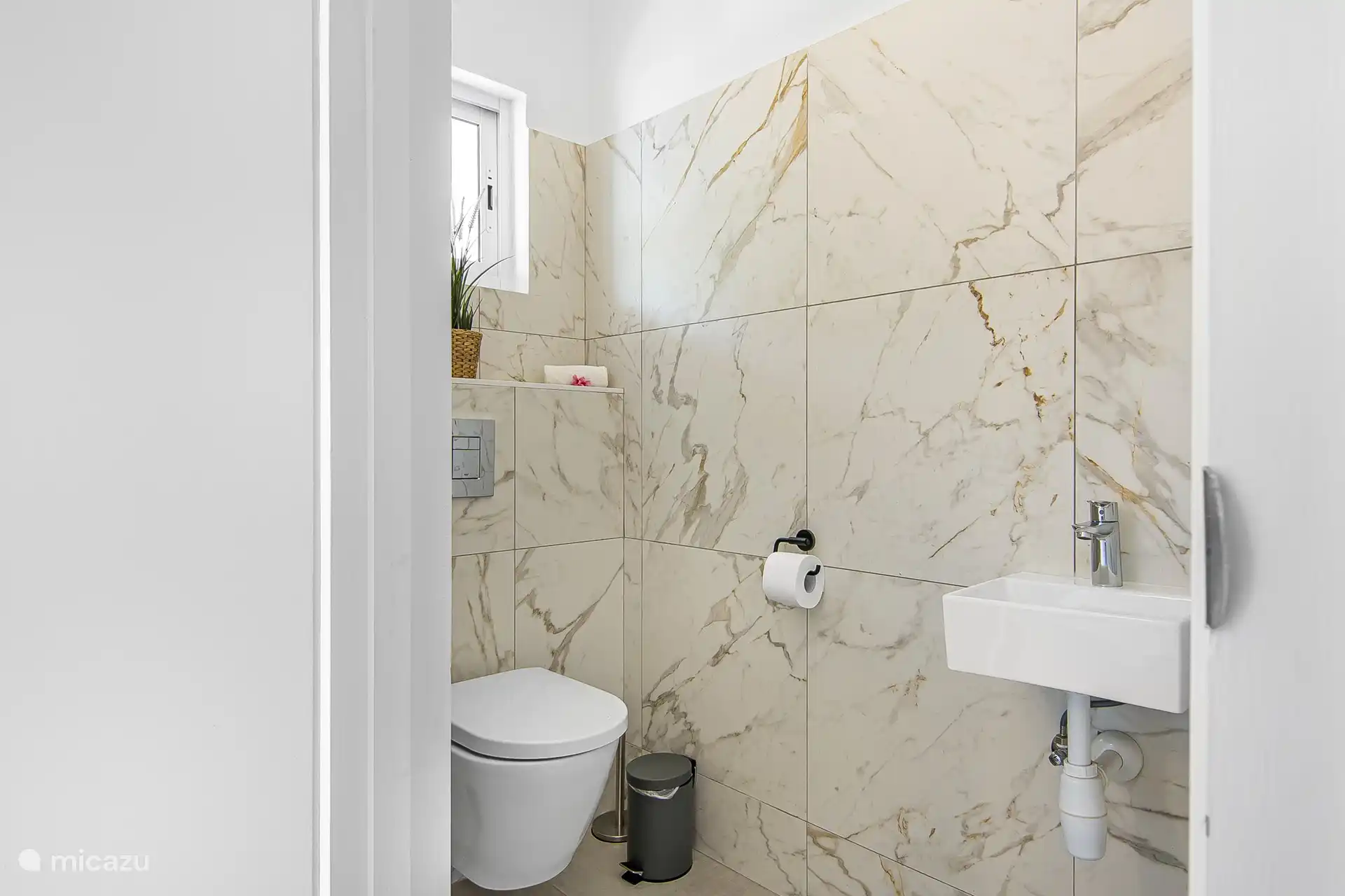 Villa Nisa - view guest toilet at the front of the villa.