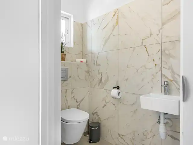 Villa Nisa - Home of Ease | Curaçao, Banda Abou (ouest), Fontein - villa Villa Nisa - vue toilettes invités à l’avant de la villa.