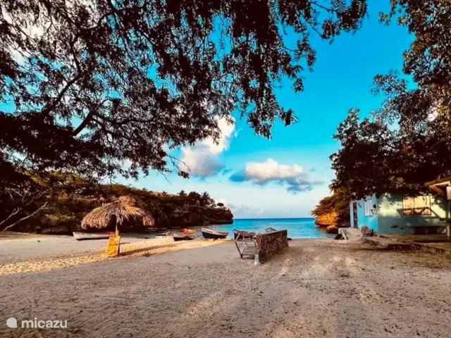 Villa Nisa - Home of Ease | Curaçao, Banda Abou (ouest), Fontein - villa une plage où les locaux assurent souvent l'ambiance, les animations.