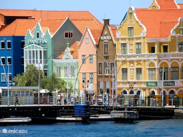 Villa Nisa - Home of Ease | Curaçao, Banda Abou (ouest), Fontein - villa Willemstad. Reconnaissez-vous le paysage de rue traditionnel du centre ?