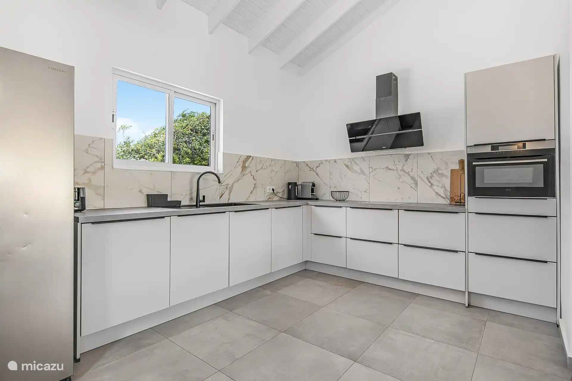 Villa Nisa - view kitchen