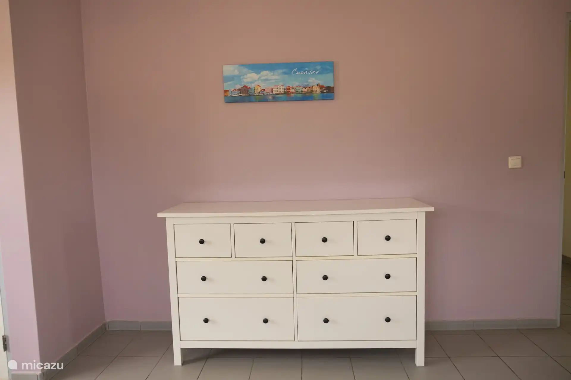 Grande chambre avec lit double