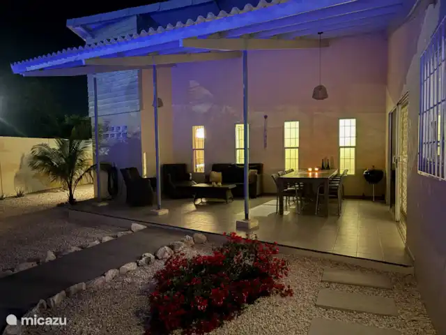Villa Palmera en Curazao, Curazao Centro, Julianadorp - villa Preciosa terraza por la noche